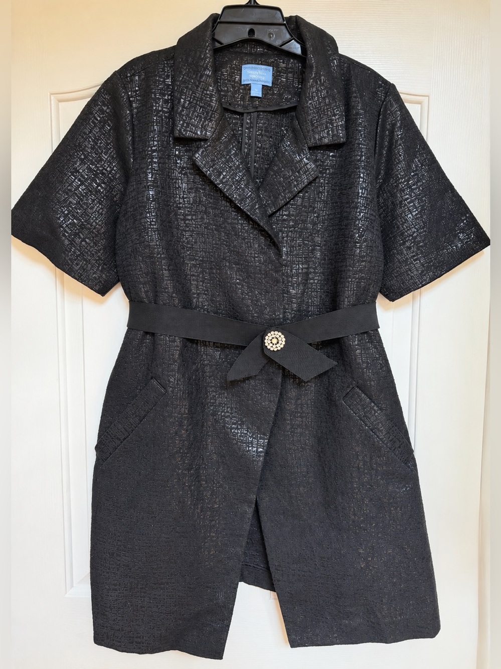 Simply Vera Vera Wang XL Black
Metallic Textured Belted Coat Dress
Rhinestone